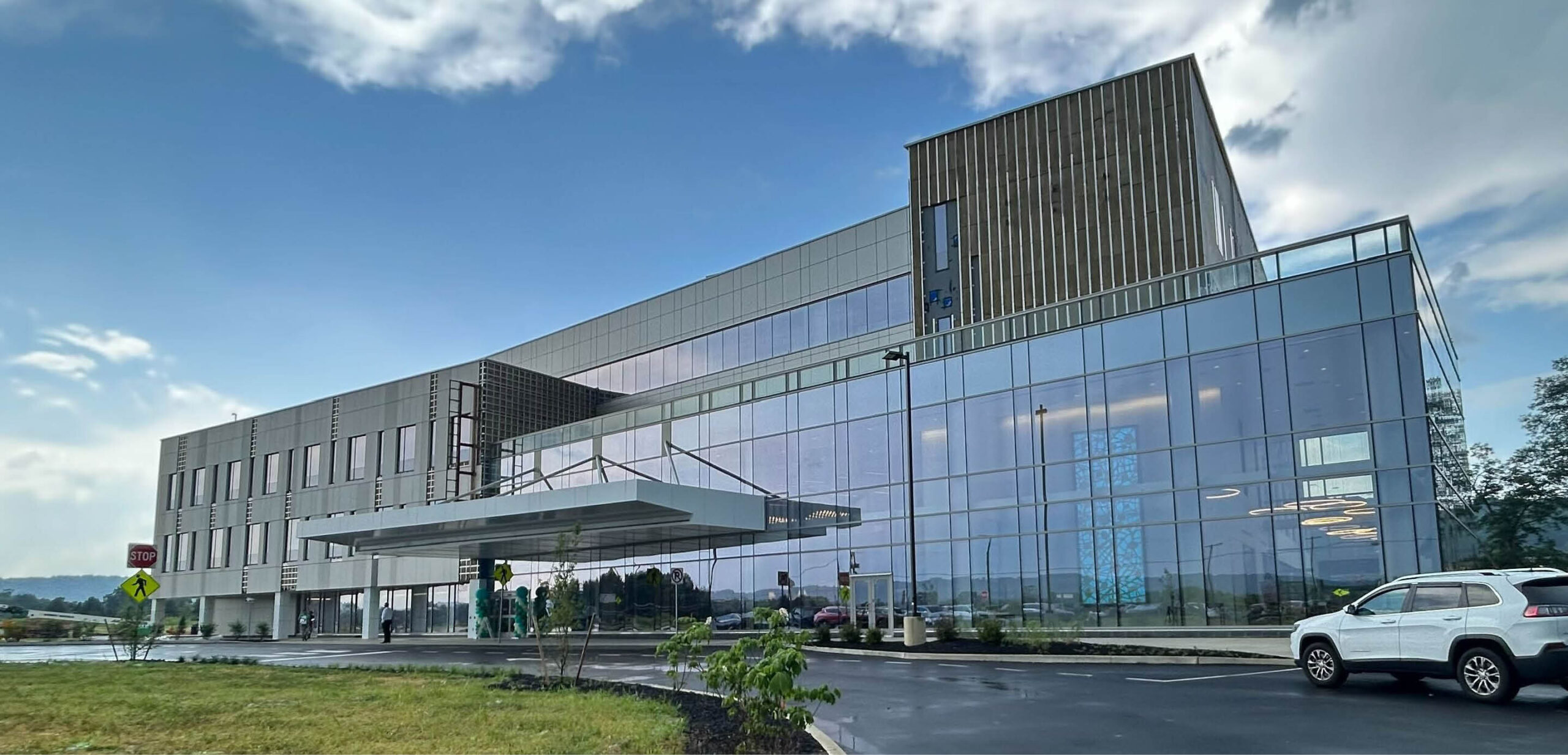 Hospital entrance with glass curtain wall